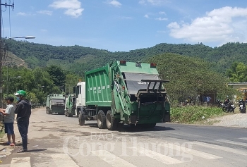 Đà Nẵng: Nỗ lực đưa hàng nghìn tấn rác thải tồn lưu tại các khu dân cư về bãi rác