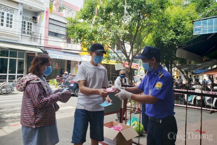 Đà Nẵng: Người dân, tiểu thương ủng hộ việc sử dụng “thẻ vào chợ”