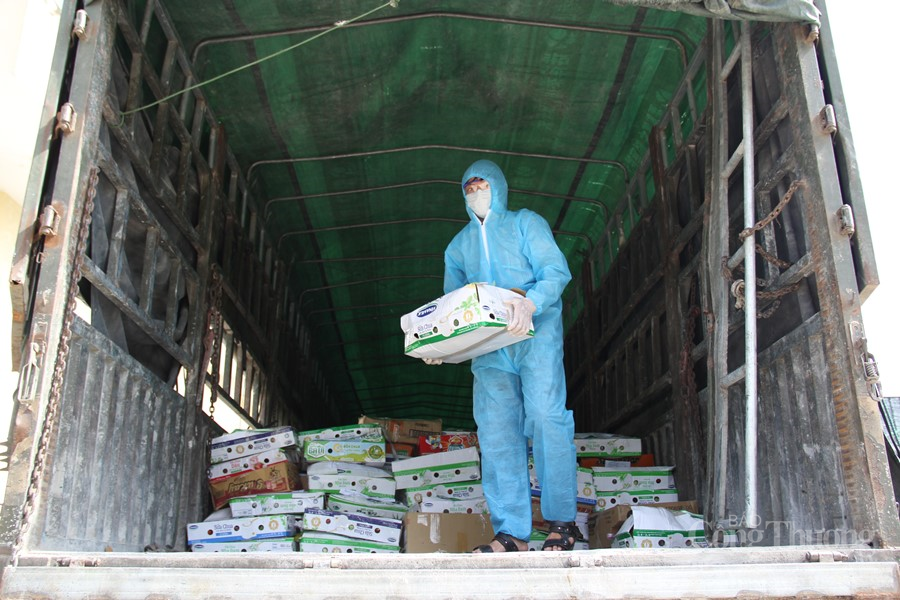 Quảng Nam gửi hơn 30 tấn thực phẩm thiết yếu chung sức cùng Đà Nẵng chống dịch