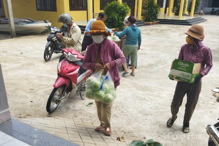 Quảng Nam gửi hơn 30 tấn thực phẩm thiết yếu chung sức cùng Đà Nẵng chống dịch