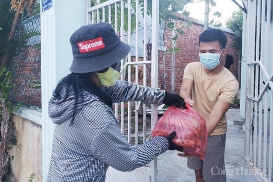 Đà Nẵng: Tiếp nhận và giao nhiều đơn đặt mua thực phẩm cho người dân