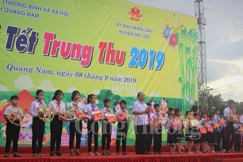 Thủ tướng Nguyễn Xuân Phúc vui Tết Trung thu với trẻ em Quảng Nam