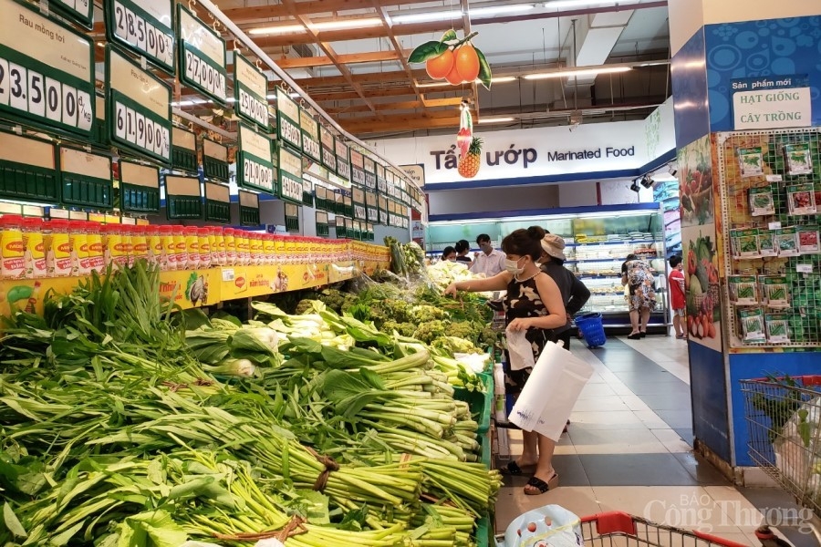 Đà Nẵng: Hàng trăm hecta rau màu ngập úng, giá rau xanh tăng “phi mã”