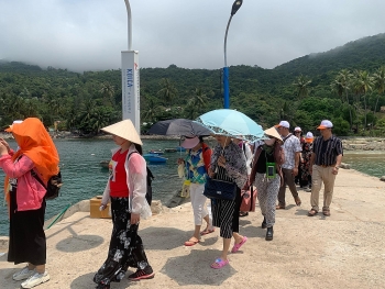 Tấp nập du khách ra Cù Lao Chàm du lịch nhân dịp nghỉ lễ