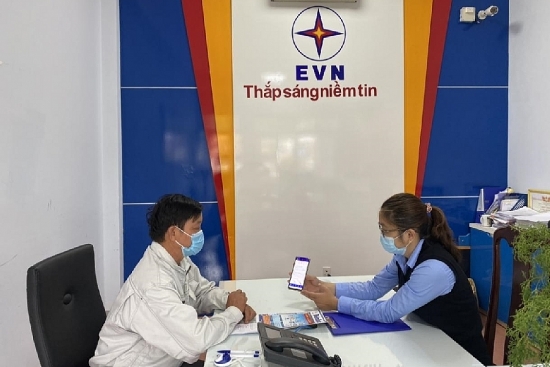 PC Đắk Lắk: Đẩy mạnh thanh toán tiền điện không dùng tiền mặt