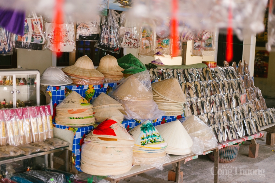 Du khách nô nức check-in tại làng hương Thuỷ Xuân nổi tiếng xứ Huế