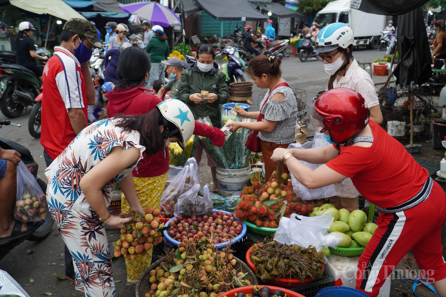 Đà Nẵng: Sôi động thị trường Tết Đoan ngọ