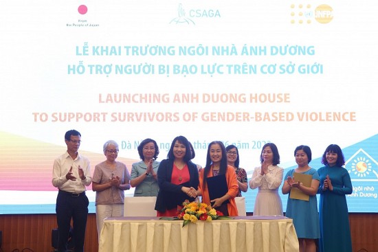 Ra mắt "Ngôi nhà Ánh Dương" trợ giúp phụ nữ và trẻ em bị bạo lực đầu tiên tại miền Trung
