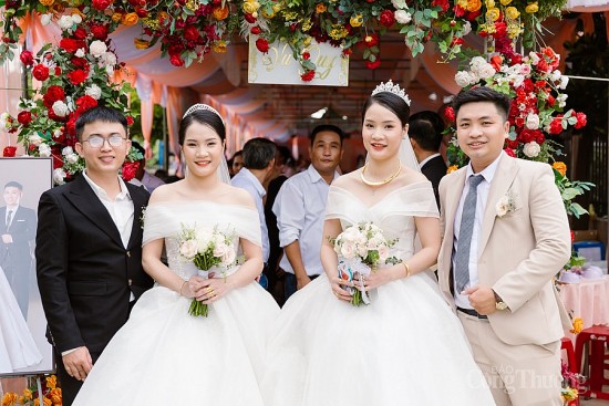 Đám cưới đặc biệt của cặp chị em song sinh ở Quảng Nam gây sốt mạng xã hội