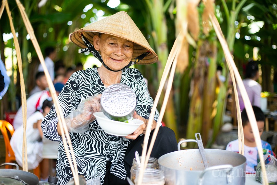 Cụ bà hơn 60 năm bán mỳ Quảng đạt giải Nhất tại  “Ngày hội mỳ Quảng”
