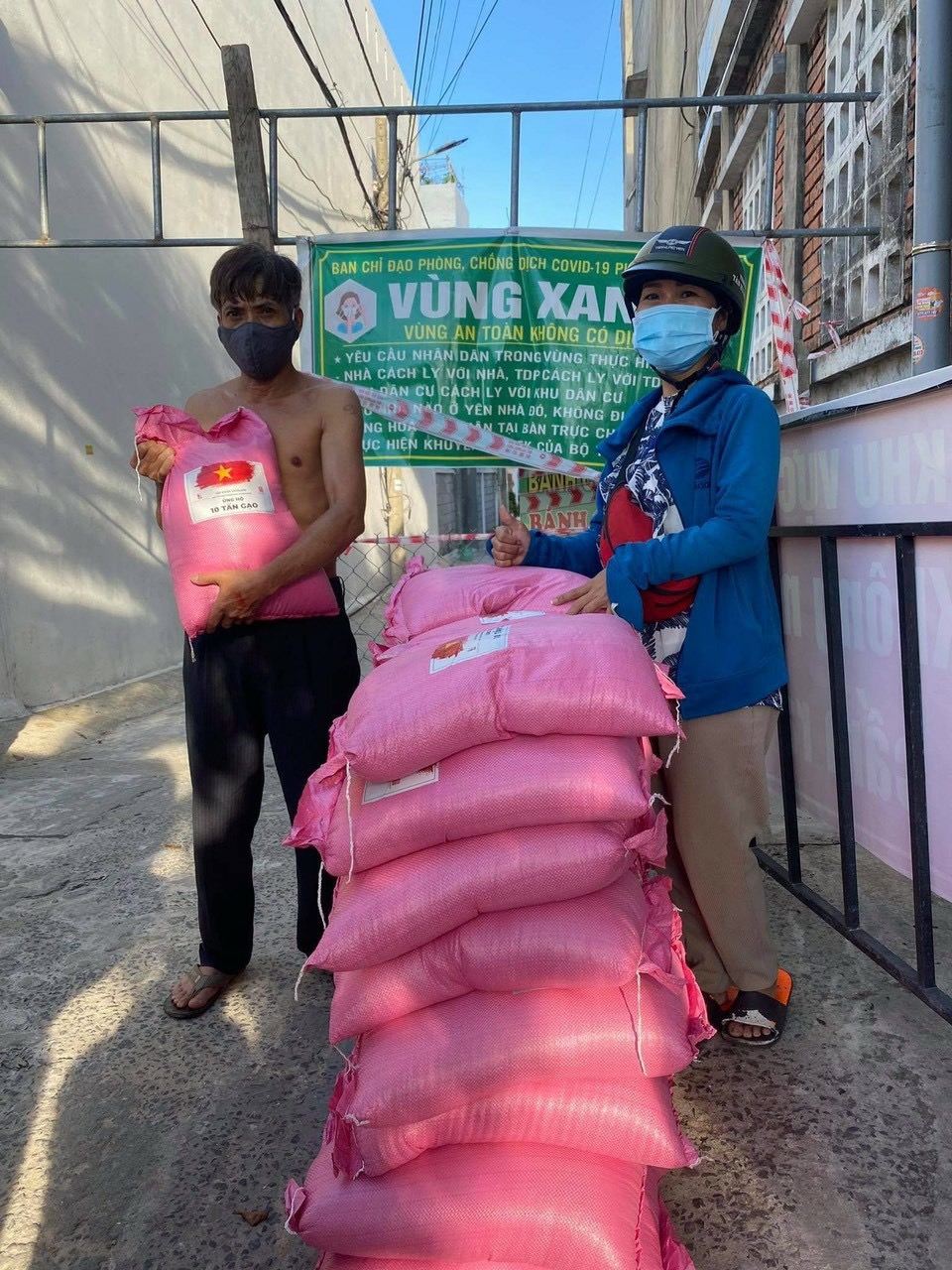 Hơn 40 tấn gạo hỗ trợ bà con nghèo Đà Nẵng