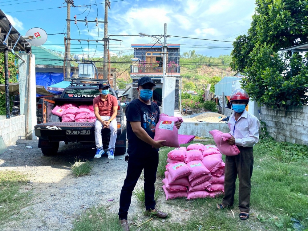 Hơn 40 tấn gạo hỗ trợ bà con nghèo Đà Nẵng