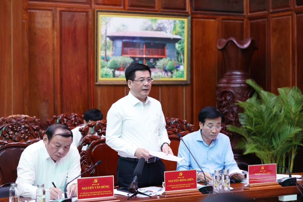 Bộ trưởng Nguyễn Hồng Diên: Hậu Giang cần phát triển chuỗi giá trị sản xuất tích hợp giữa nông nghiệp - công nghiệp - đô thị