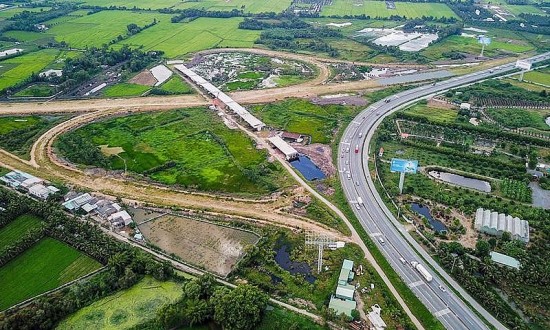 Phó Thủ tướng Lê Văn Thành ký nghị quyết triển khai thực hiện 3 tuyến đường cao tốc trọng điểm