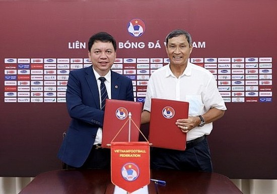 Huấn luyện viên Mai Đức Chung tiếp tục gắn bó với tuyển nữ Việt Nam