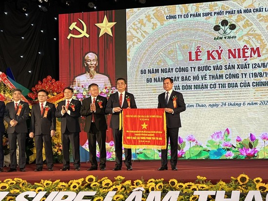 Supe Lâm Thao: Kỷ niệm 60 năm ngày công ty bước vào sản xuất và đón nhận Cờ thi đua của Chính phủ