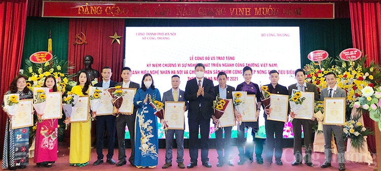 Hà Nội: Trao danh hiệu Nghệ nhân và sản phẩm công nghiệp nông thôn tiêu biểu năm 2021