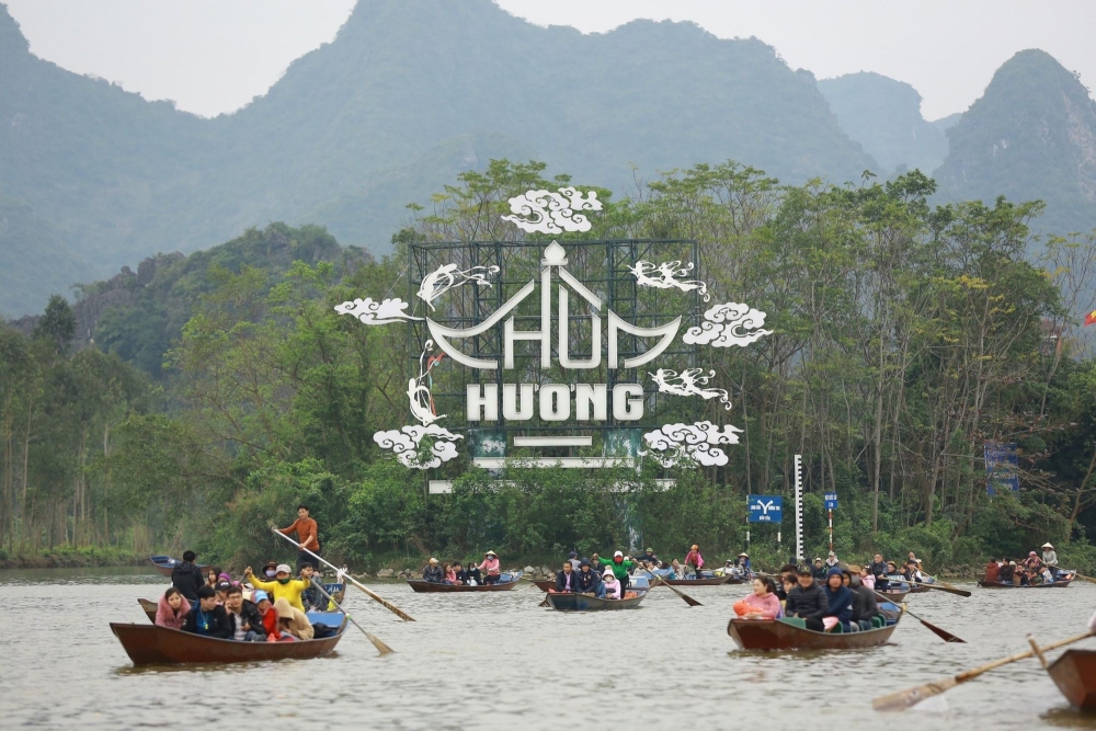 Hà Nội: Tạm dừng tổ chức Lễ hội chùa Hương
