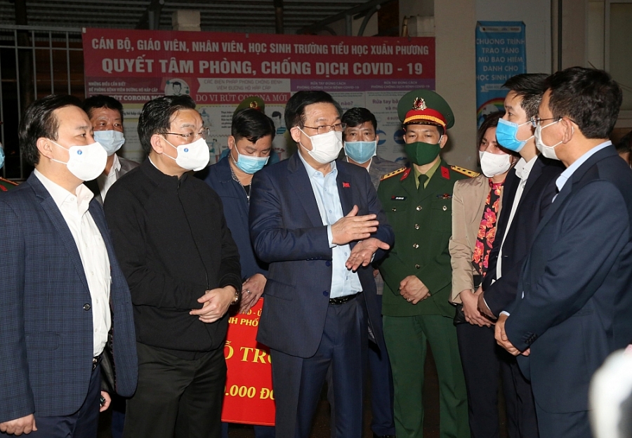 Tối ngày 31/1, Thường trực Thành ủy Hà Nội đã đi kiểm tra đột xuất công tác chống dịch Covid-19 tại quận Nam Từ Liêm, Hà Nội