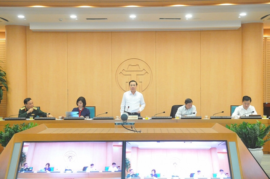 Phó Chủ tịch UBND TP Chử Xuân Dũng, Trưởng Ban chỉ đạo phòng chống Covid-19 Hà Nội đã chủ trì phiên họp trực tuyến với các quận, huyện, phường xã.