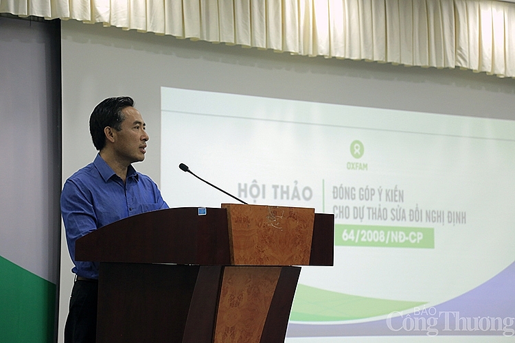 ông Phạm Quang Tú- Phó Giám đốc quốc gia Tổ chức Oxfam tại Việt Nam phát biểu tại Hội thảo