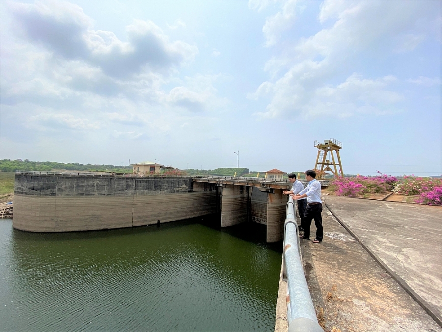 Công trình thủy lợi hồ Sông Ray thuộc địa phận huyện Xuyên Mộc được xây dựng, tu bổ nhằm đảm bảo an toàn trong mùa mưa bão (ảnh minh họa)
