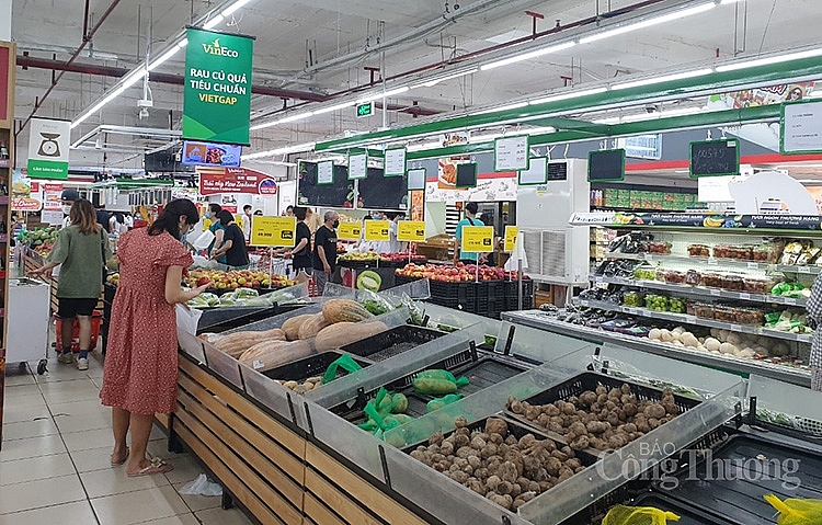 Hà Nội: Siêu thị đầy ắp hàng hóa, tăng cường bán hàng online cho người dân Thủ đô