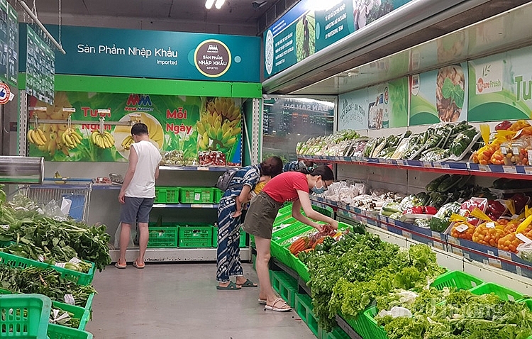 Hà Nội: Siêu thị đầy ắp hàng hóa, tăng cường bán hàng online cho người dân Thủ đô