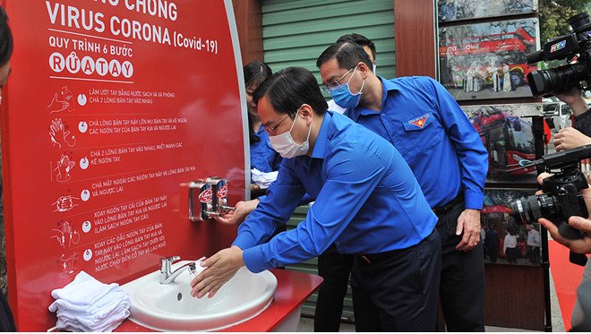 Trạm rửa tay dã chiến khu vực Tượng đài Lý Thái Tổ, Hoàn Kiếm, Hà Nội