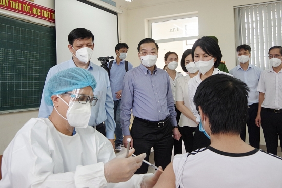 Hà Nội: Phấn đấu hoàn thành tiêm mũi 2 vắc xin trong tháng 11/2021