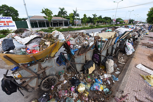 Hà Nội xử lý kiên quyết tình trạng rác tồn đọng tại thị xã Sơn Tây