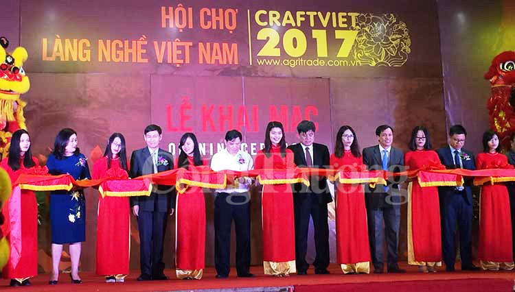 Khai mạc Hội chợ Làng nghề Việt Nam 2017