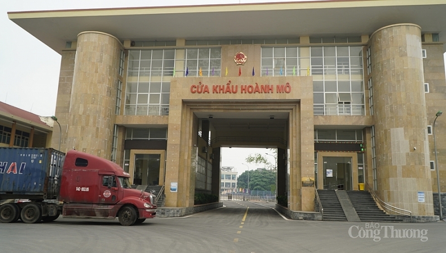 Hoạt động xuất nhập khẩu tại Cửa khẩu Hoành Mô (huyện Bình Liêu, tỉnh Quảng Ninh)