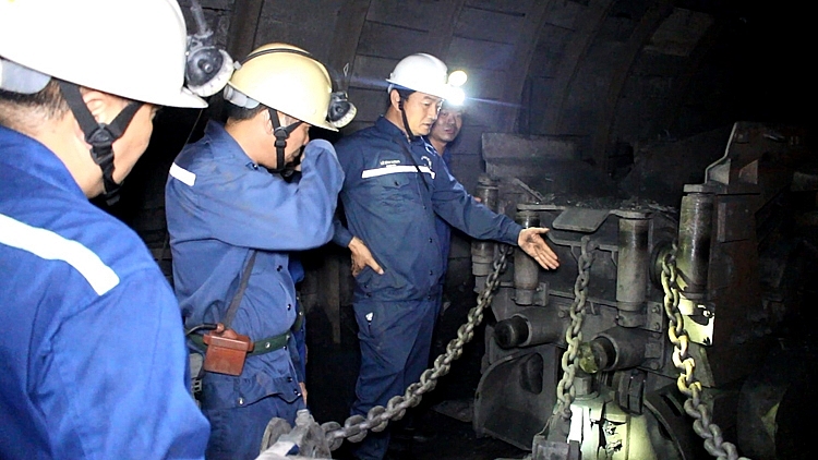 Công ty Xây lắp mỏ: Đẩy nhanh tiến độ đào lò bằng cơ giới hóa