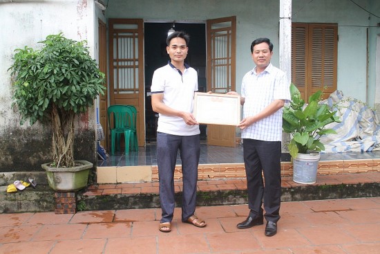 Khen thưởng “người hùng” cứu xe máy bị mất phanh ở Tam Đảo, Vĩnh Phúc