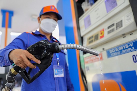 Chuyên gia kinh tế Lê Đăng Doanh “hiến kế” gỡ khó cho thị trường xăng dầu