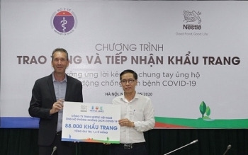 Nestlé Việt Nam ủng hộ Bộ Y tế 88.000 khẩu trang chống dịch Covid-19