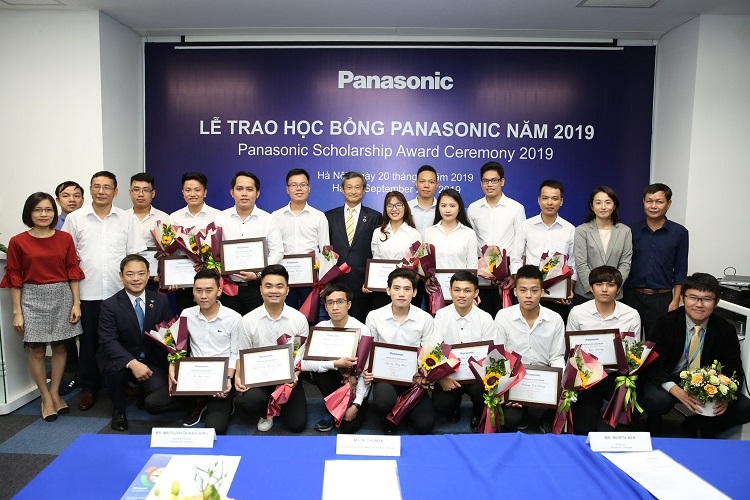 Panasonic trao học bổng cho sinh viên Việt Nam