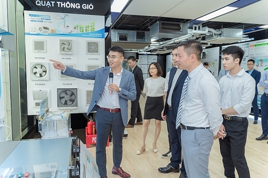 9 sinh viên ưu tú ngành nhiệt lạnh được nhận học bổng của Panasonic Việt Nam