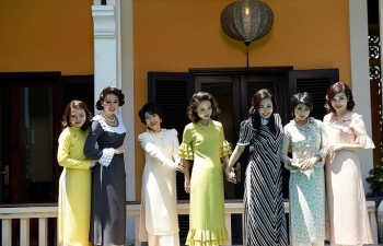Hoa hậu Giáng My và các nữ doanh nhân với áo dài Lemur