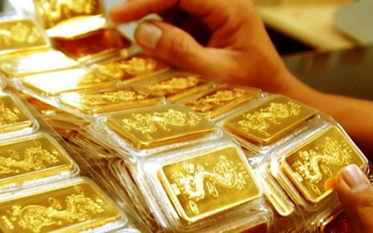 Giá vàng SJC tăng trước đà giảm của vàng thế giới