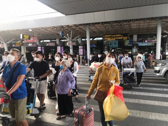 Sân bay Nội Bài, Tân Sơn Nhất khách tăng đột biến trong ngày mùng 4 Tết