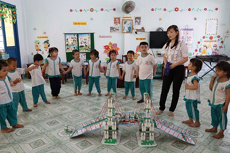 Sữa học đường đang được triển khai cho trẻ em tại nhiều tỉnh Đồng bằng sông Cửu Long