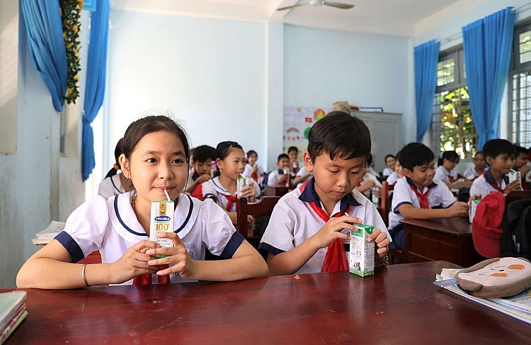Sữa học đường đang được triển khai cho trẻ em tại nhiều tỉnh Đồng bằng sông Cửu Long