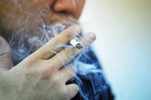 Khói và nicotin trong thuốc lá điếu: Đâu là nguyên nhân gây ung thư?