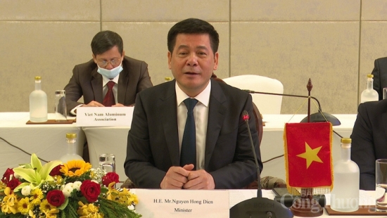 Bộ trưởng Nguyễn Hồng Diên làm việc tại Lào: Tăng cường hợp tác Việt - Lào trong lĩnh vực điện và khoáng sản