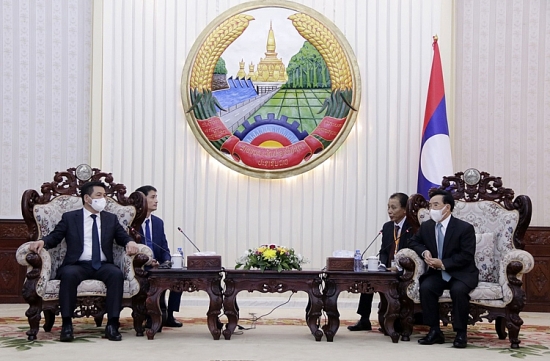 Bộ trưởng Bộ Công Thương Nguyễn Hồng Diên tiếp kiến Thủ tướng Lào
