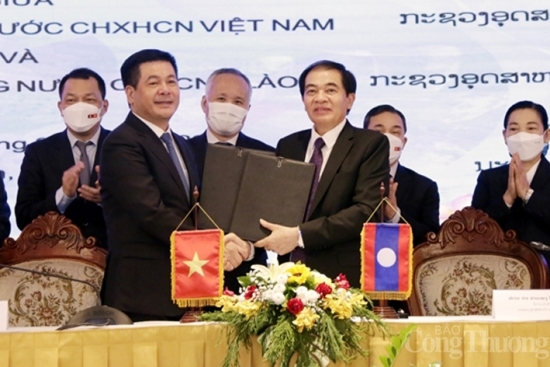 Nhiều định hướng hợp tác phát triển thương mại biên giới Việt Nam - Lào