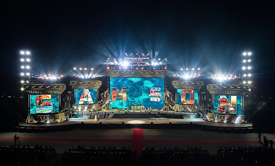 Hàng ngàn người tham dự đêm khai mạc Lễ hội Du lịch biển 2022 tại Sầm Sơn