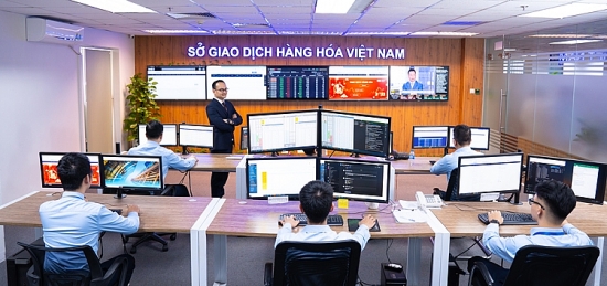 Giá hàng hóa biến động lớn: Kinh nghiệm quý cho tổ chức thị trường giao dịch tại Việt Nam